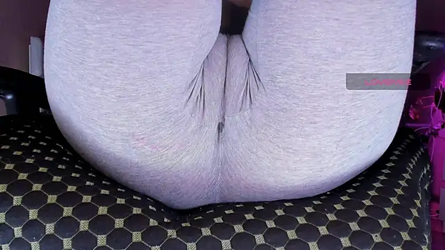 Cameltoe squirt inPants online show from November 10, 2025, 2:49 pm