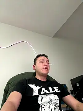 Snapshot of Robert2_honey chatting on September 25, 2025, 8:23 pm Robert2 honey online show from September 25, 2025, 8:23 pm