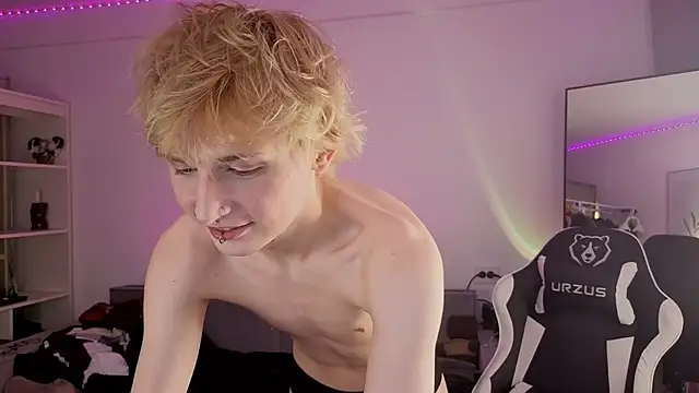 Your avatar online show from September 29, 2025, 7:08 pm