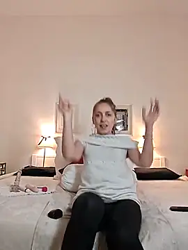 DaisyDea online show from February 3, 2026, 3:06 pm