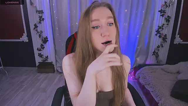 Snapshot of -Seava chatting on October 13, 2025, 3:01 pm -Seava online show from October 13, 2025, 3:01 pm