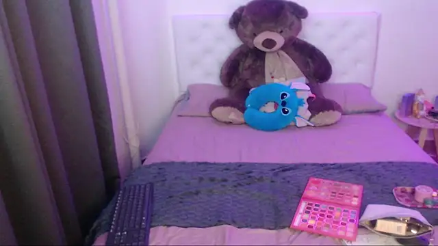 kylie444  online show from November 28, 2025, 10:45 pm