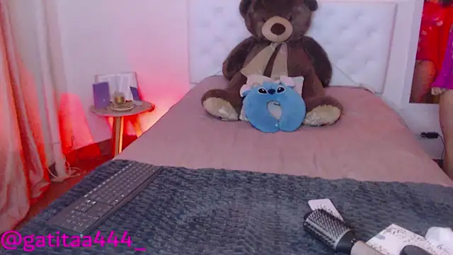 kylie444  online show from February 6, 2026, 8:12 pm