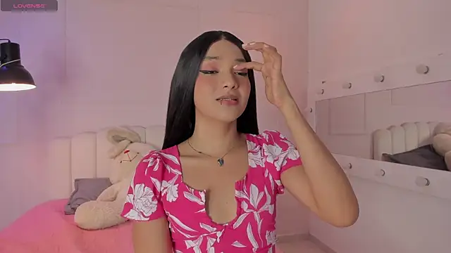 Doll Isa  online show from May 5, 2026, 9:12 pm