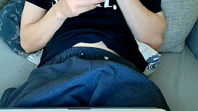 Breezydicksn online show from May 20, 2026, 9:43 pm