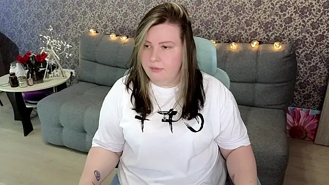 Lillit   online show from September 24, 2025, 8:45 pm