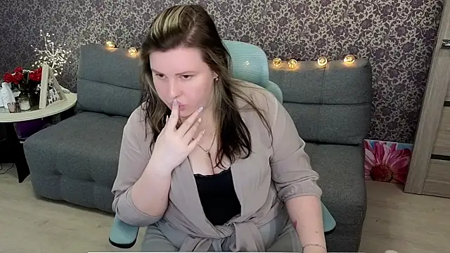 Lillit   online show from October 21, 2025, 8:42 pm