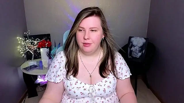 Lillit   online show from November 4, 2025, 8:19 pm