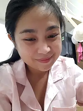 Snapshot of Minn-cute chatting on October 10, 2025, 4:44 am Minn-cute online show from October 10, 2025, 4:44 am