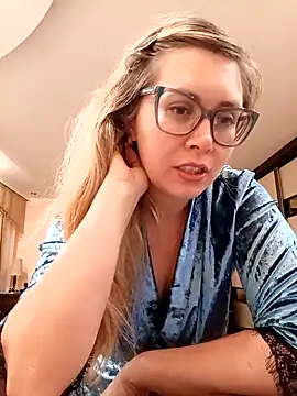 Crystal00Girl online show from November 3, 2025, 8:54 pm