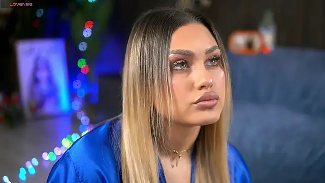 Snapshot of KayaAzur chatting on October 28, 2025, 5:44 am KayaAzur online show from October 28, 2025, 5:44 am