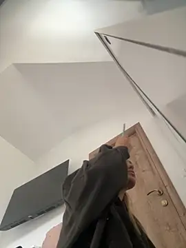 KayaAzur online show from November 8, 2025, 8:25 am