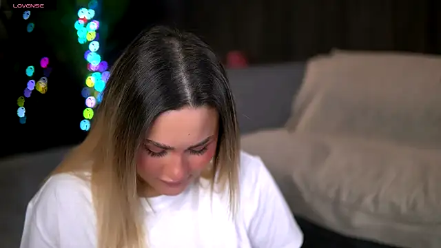 KayaAzur online show from November 28, 2025, 6:05 am