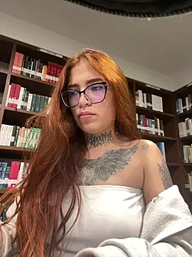 dreamleah  online show from April 29, 2026, 10:27 pm