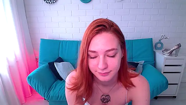 TinaCruyze online show from September 10, 2025, 11:10 am