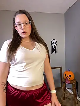 Snapshot of Mommasaurrex chatting on October 14, 2025, 1:06 am Mommasaurrex online show from October 14, 2025, 1:06 am