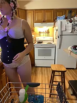 Snapshot of Mommasaurrex chatting on October 21, 2025, 2:34 am Mommasaurrex online show from October 21, 2025, 2:34 am