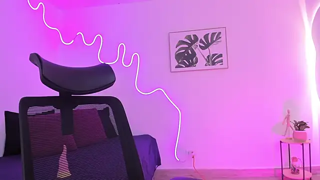 Snapshot of Cherrydollxx chatting on September 21, 2025, 12:18 pm Cherrydollxx online show from September 21, 2025, 12:18 pm