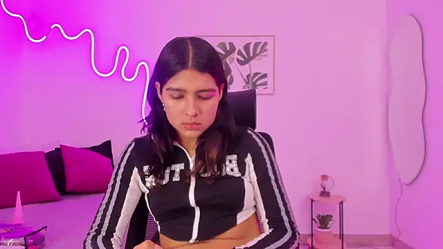 Snapshot of Cherrydollxx chatting on October 4, 2025, 12:03 pm Cherrydollxx online show from October 4, 2025, 12:03 pm