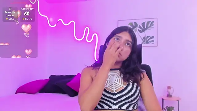 Snapshot of Cherrydollxx chatting on October 6, 2025, 12:02 pm Cherrydollxx online show from October 6, 2025, 12:02 pm