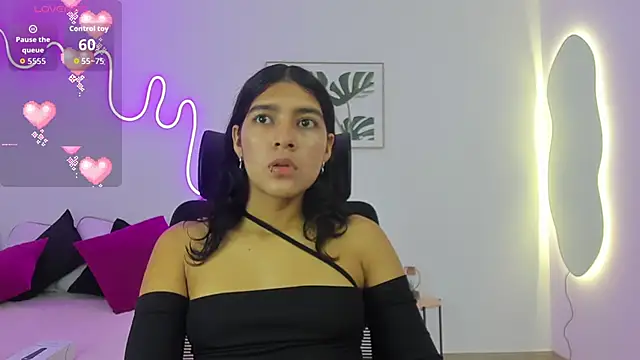 Snapshot of Cherrydollxx chatting on October 8, 2025, 11:41 am Cherrydollxx online show from October 8, 2025, 11:41 am