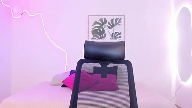 Snapshot of Cherrydollxx chatting on October 19, 2025, 1:34 pm Cherrydollxx online show from October 19, 2025, 1:34 pm