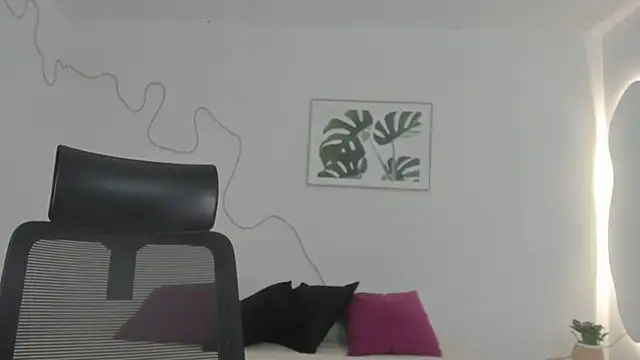 Snapshot of Cherrydollxx chatting on October 25, 2025, 12:02 pm Cherrydollxx online show from October 25, 2025, 12:02 pm