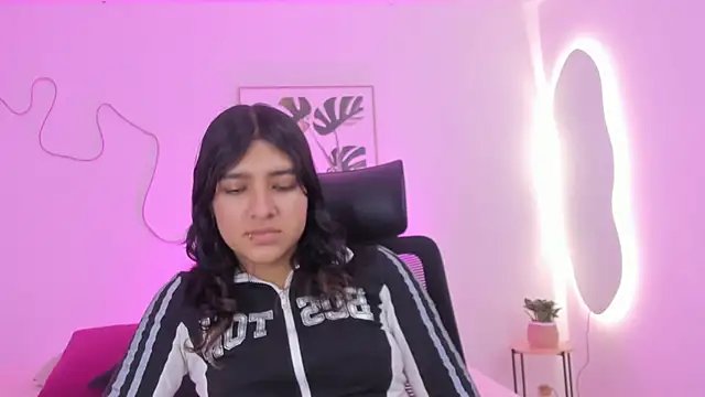 Snapshot of Cherrydollxx chatting on October 29, 2025, 12:18 pm Cherrydollxx online show from October 29, 2025, 12:18 pm