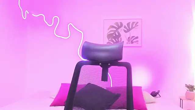 Snapshot of Cherrydollxx chatting on November 1, 2025, 12:18 pm Cherrydollxx online show from November 1, 2025, 12:18 pm