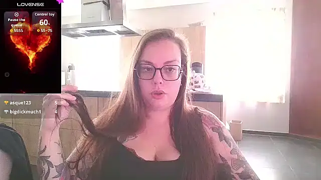 Snapshot of Miss_Lucifer6 chatting on September 22, 2025, 1:24 pm Miss Lucifer6 online show from September 22, 2025, 1:24 pm