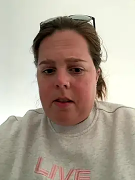 hornykitty1210 online show from November 6, 2025, 5:14 pm