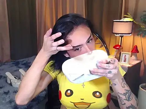 WILDROXIE online show from September 23, 2025, 11:08 pm