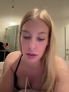 Chloemillerrxx online show from November 11, 2025, 9:37 pm