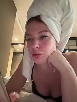 Chloemillerrxx online show from November 27, 2025, 12:40 pm