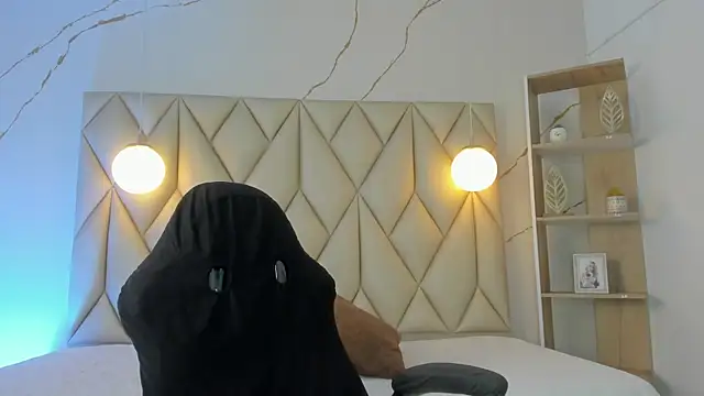 amandarabit online show from October 15, 2025, 1:44 pm