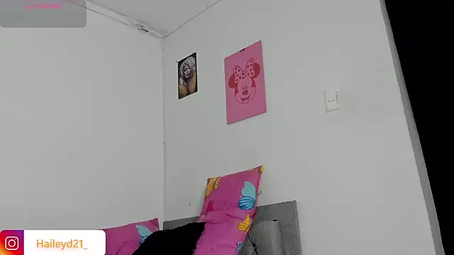 HaileyDuke online show from February 18, 2026, 11:55 pm