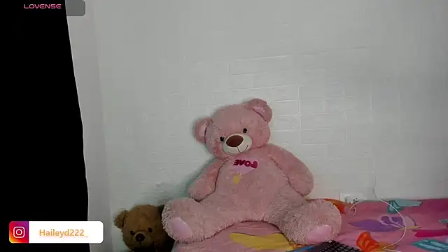 HaileyDuke online show from June 3, 2026, 2:25 am
