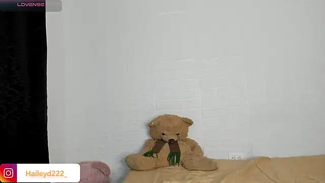 HaileyDuke online show from June 20, 2026, 3:20 am