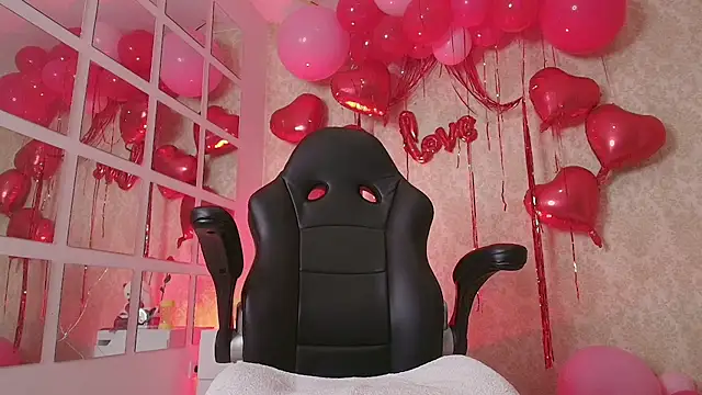 Snapshot of MorenaLush_Eup chatting on February 14, 2026, 12:51 am MorenaLush Eup online show from February 14, 2026, 12:51 am