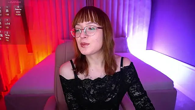 Pixie Peachh online show from November 19, 2025, 1:33 pm