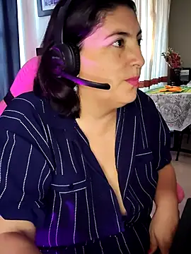 lina maria99 online show from September 30, 2025, 10:04 pm