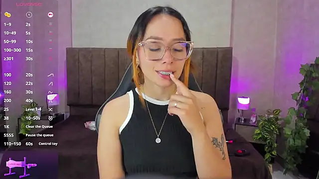 Snapshot of LanaMills_ chatting on September 14, 2025, 4:55 am LanaMills  online show from September 14, 2025, 4:55 am