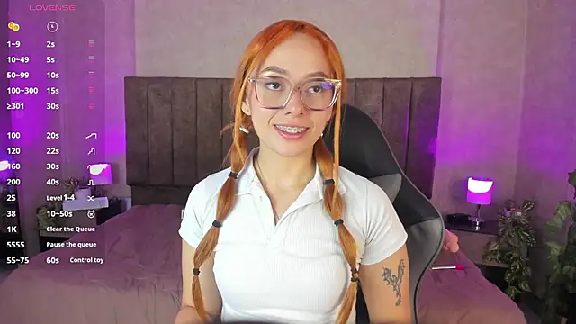 Snapshot of LanaMills_ chatting on September 18, 2025, 4:58 am LanaMills  online show from September 18, 2025, 4:58 am