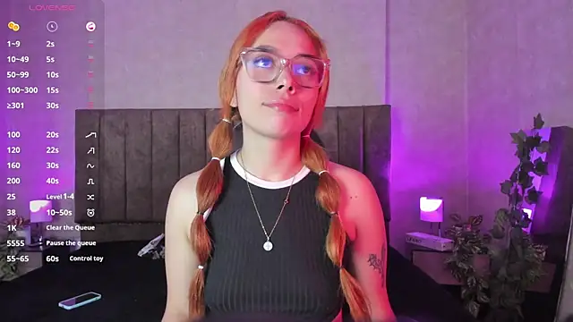 Snapshot of LanaMills_ chatting on September 26, 2025, 5:00 am LanaMills  online show from September 26, 2025, 5:00 am