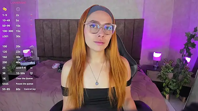 Snapshot of LanaMills_ chatting on October 9, 2025, 3:59 am LanaMills  online show from October 9, 2025, 3:59 am