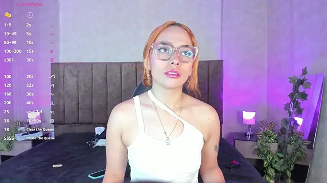 Snapshot of LanaMills_ chatting on October 10, 2025, 5:06 am LanaMills  online show from October 10, 2025, 5:06 am