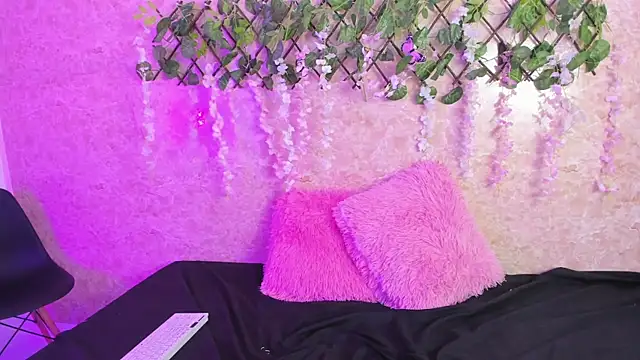 Snapshot of ImEmily444 chatting on October 10, 2025, 4:55 am ImEmily444 online show from October 10, 2025, 4:55 am