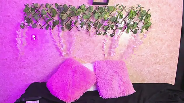 Snapshot of ImEmily444 chatting on October 21, 2025, 3:29 am ImEmily444 online show from October 21, 2025, 3:29 am