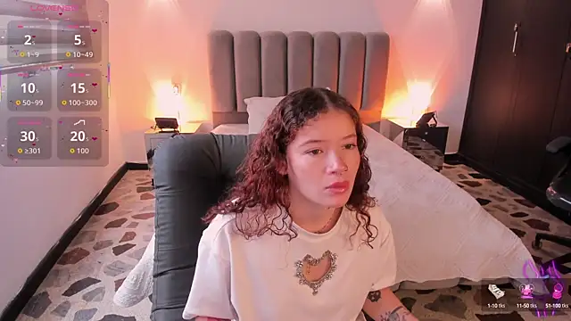 Snapshot of AphroditeSweet chatting on September 18, 2025, 1:46 pm AphroditeSweet online show from September 18, 2025, 1:46 pm