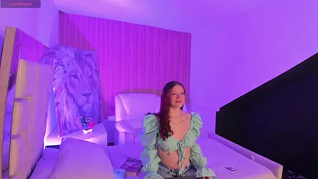 Snapshot of AphroditeSweet chatting on October 14, 2025, 8:31 pm AphroditeSweet online show from October 14, 2025, 8:31 pm